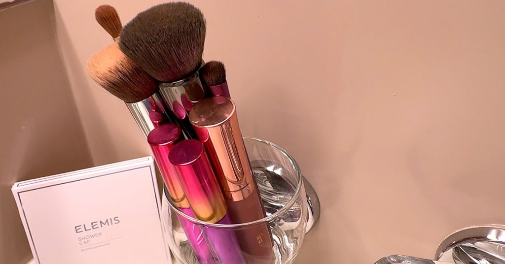 cruise essentials - makeup brushes
