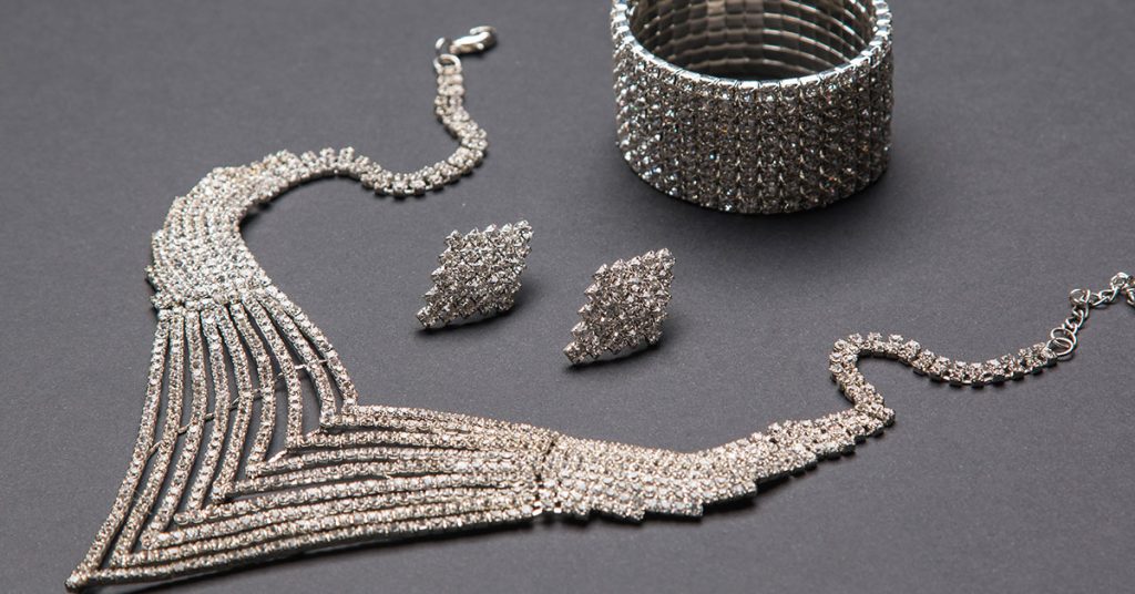 cruise safe avoid flashy jewelry