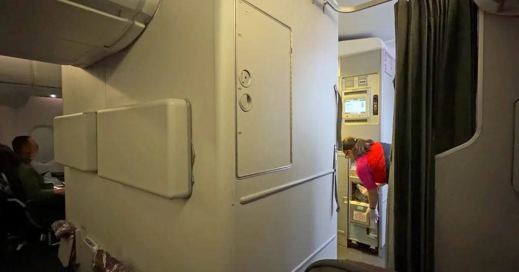 Qantas Sydney to Dallas Flight Review - food service