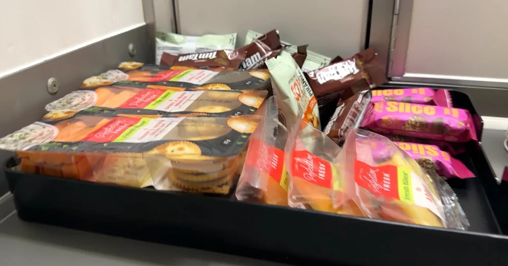 Qantas Sydney to Dallas Flight Review - snacks