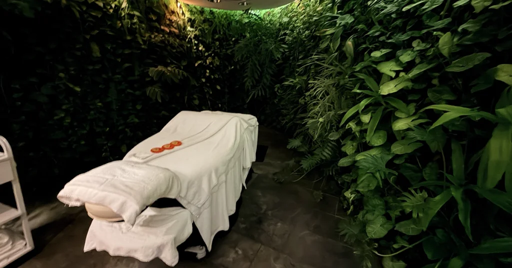 Qantas Sydney to Dallas Flight Review - lounge massage table