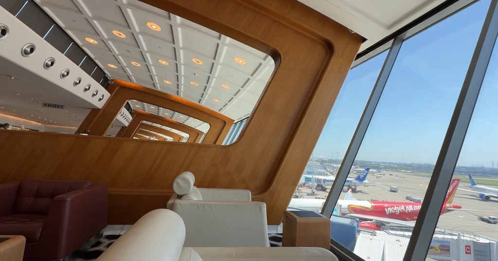 Qantas A380 Economy Review - lounge